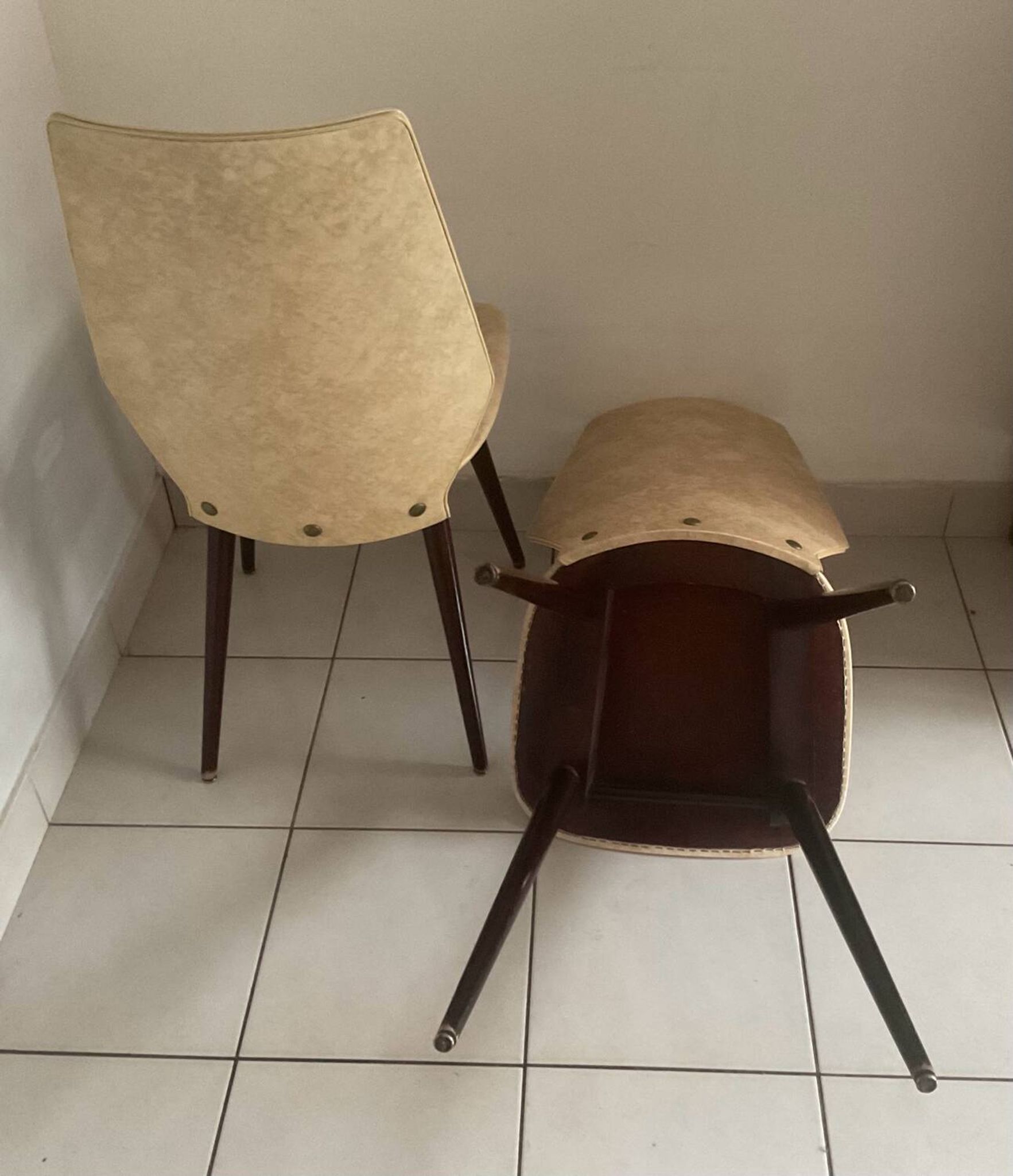 Lot de deux chaises années 60/70