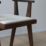 Chaise dessinée par Martin Gillis Studio