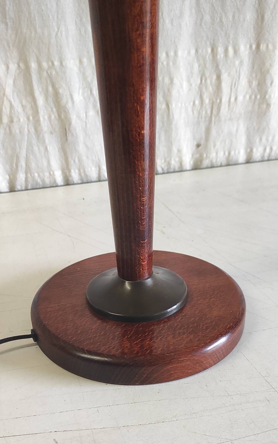 Table lamp by Unilux in wood and brass - mid 20th century.