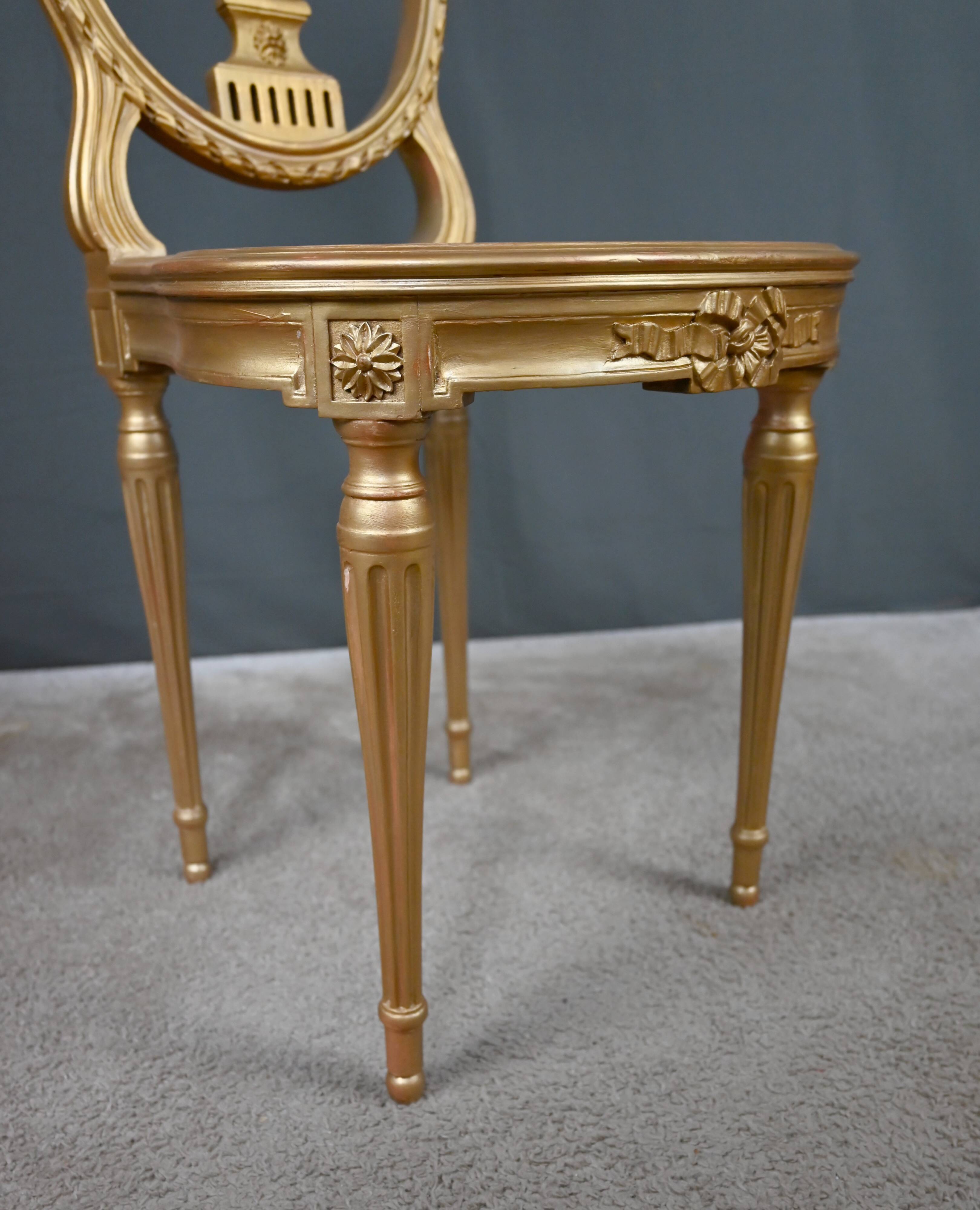 Paire de Chaises en Bois Doré, style Louis XVI – Début XXe