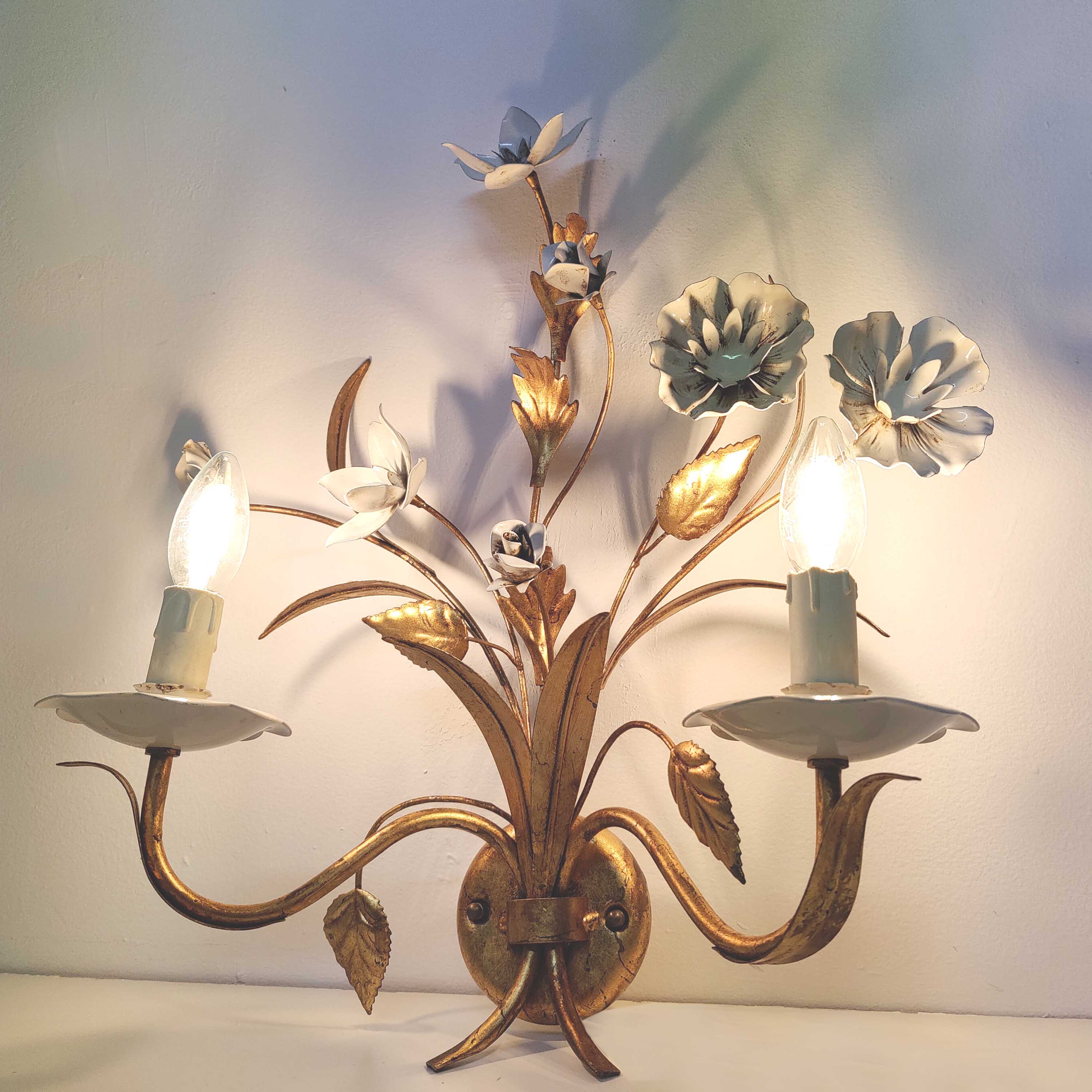 Wall lamp flowers metal white and golden Masca Italy