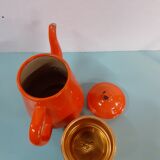 Orange enamelled sheet maker