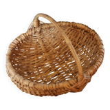 Light wicker oval basket with vintage round handle