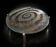 Table basse ronde à double plateau de verre, décor sculpté en spirale