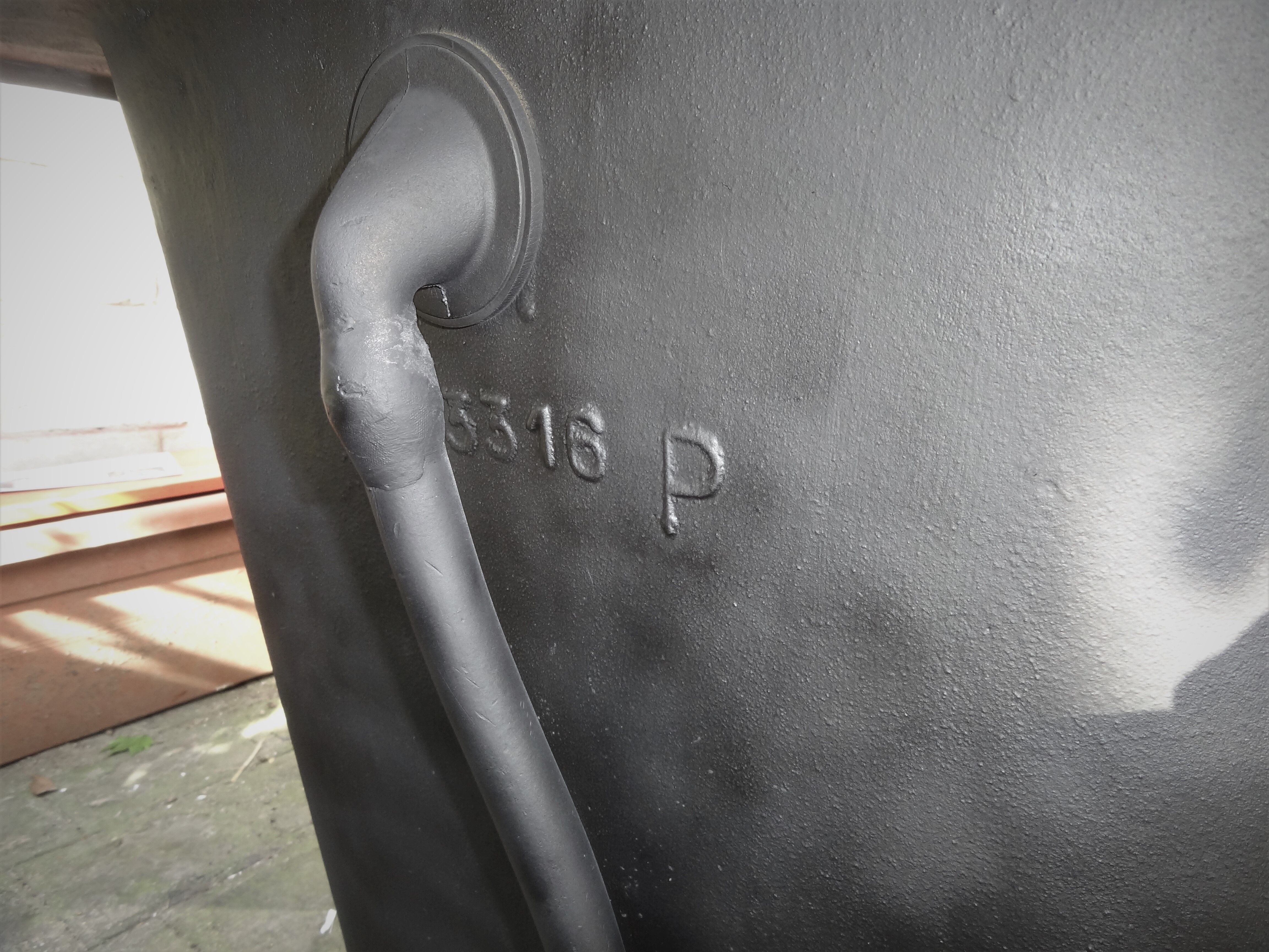 Cast iron hoof bathtub