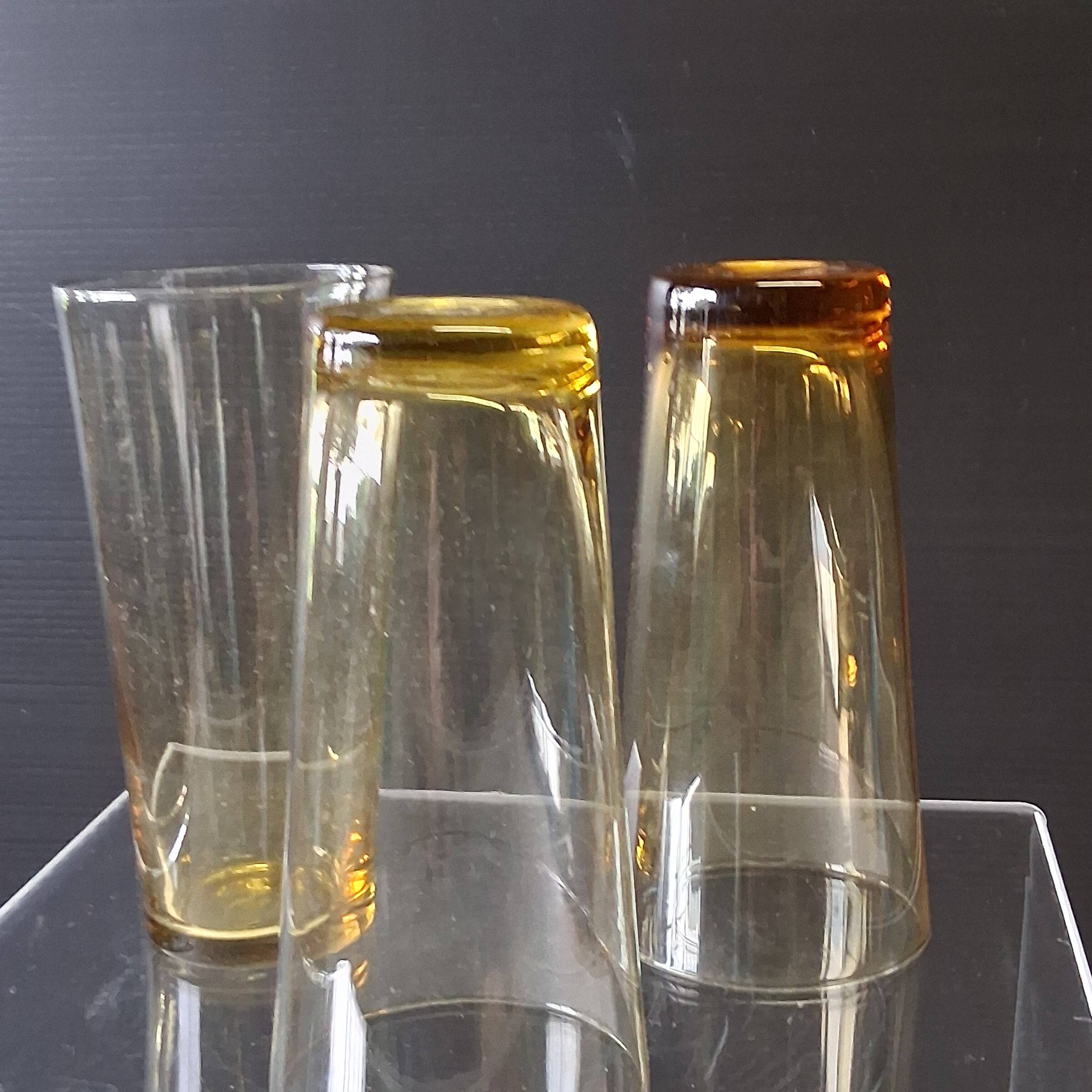 Set of 6 coloured vintage juice glasses in very good condition.