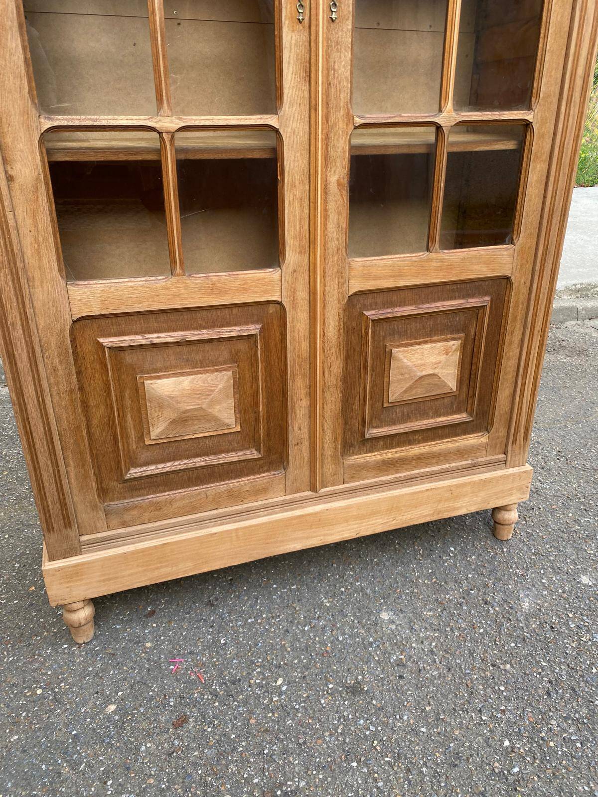 Parisian Art Deco display cabinet from 1950, renovated in raw solid oak, 101cm.