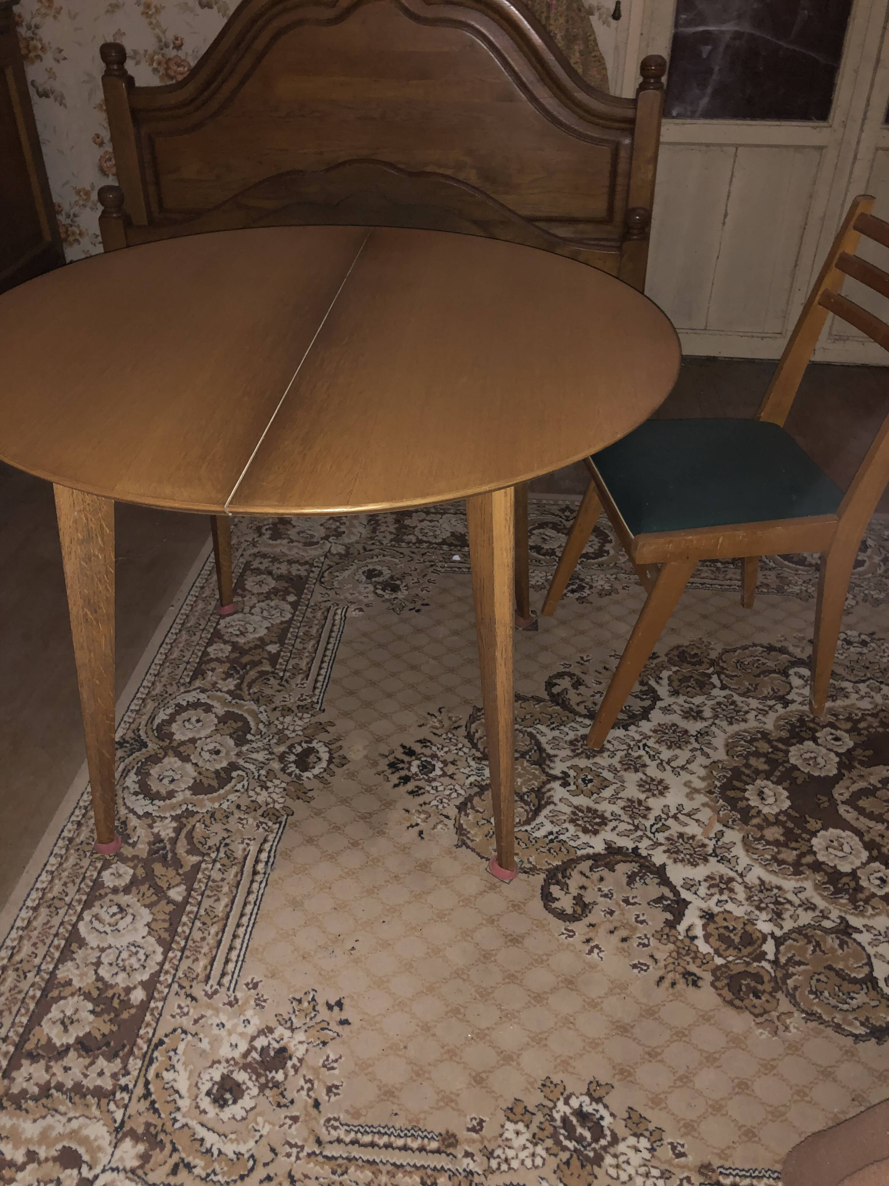 Round oak table