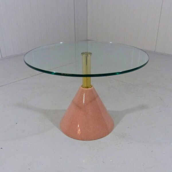 Table d'appoint italienne en pierre naturelle rose et verre de style Memphis, années 1980
