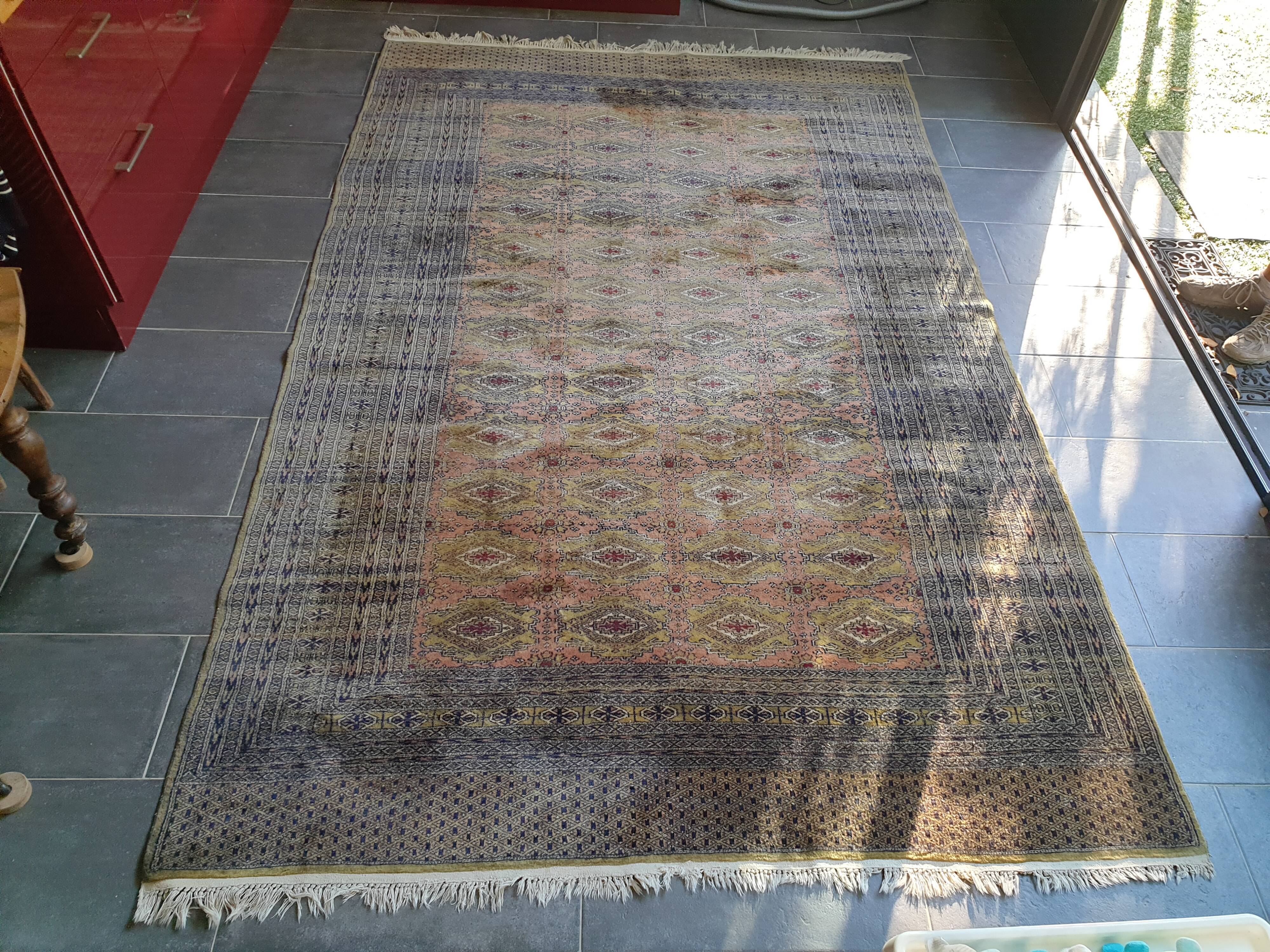Hand-knotted silk rug 192x 300cm