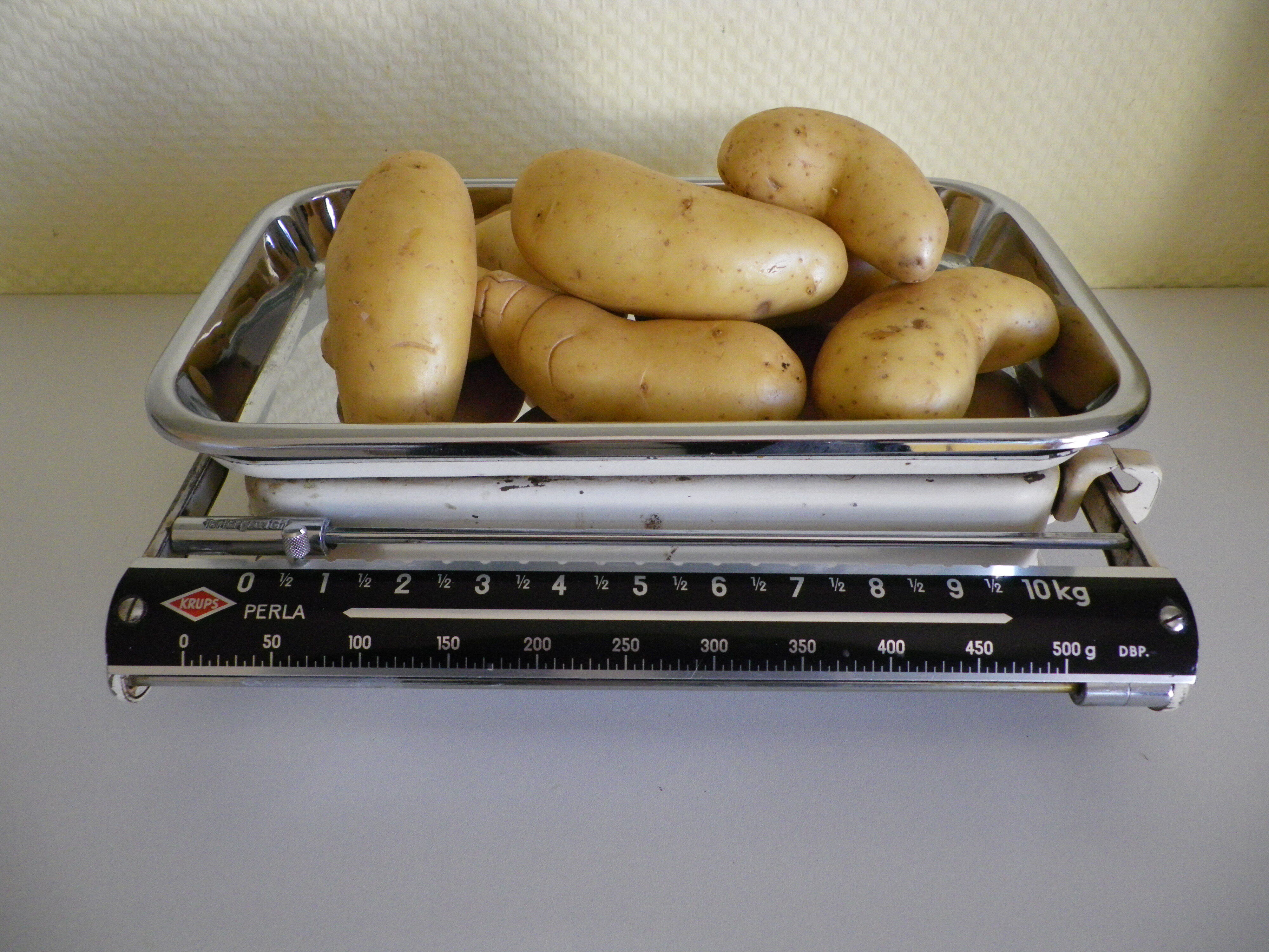 Old metal and chrome metal balance - Krups brand - 1960s