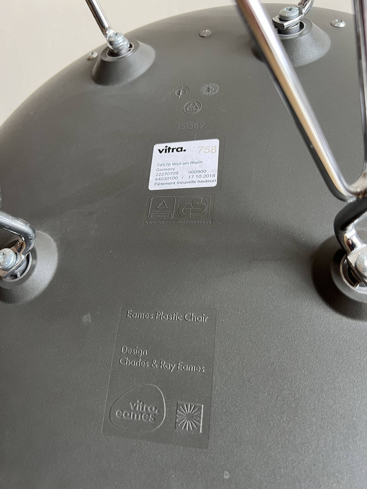 Lot of 4 original Eames DSR chairs by Vitra – with cushion