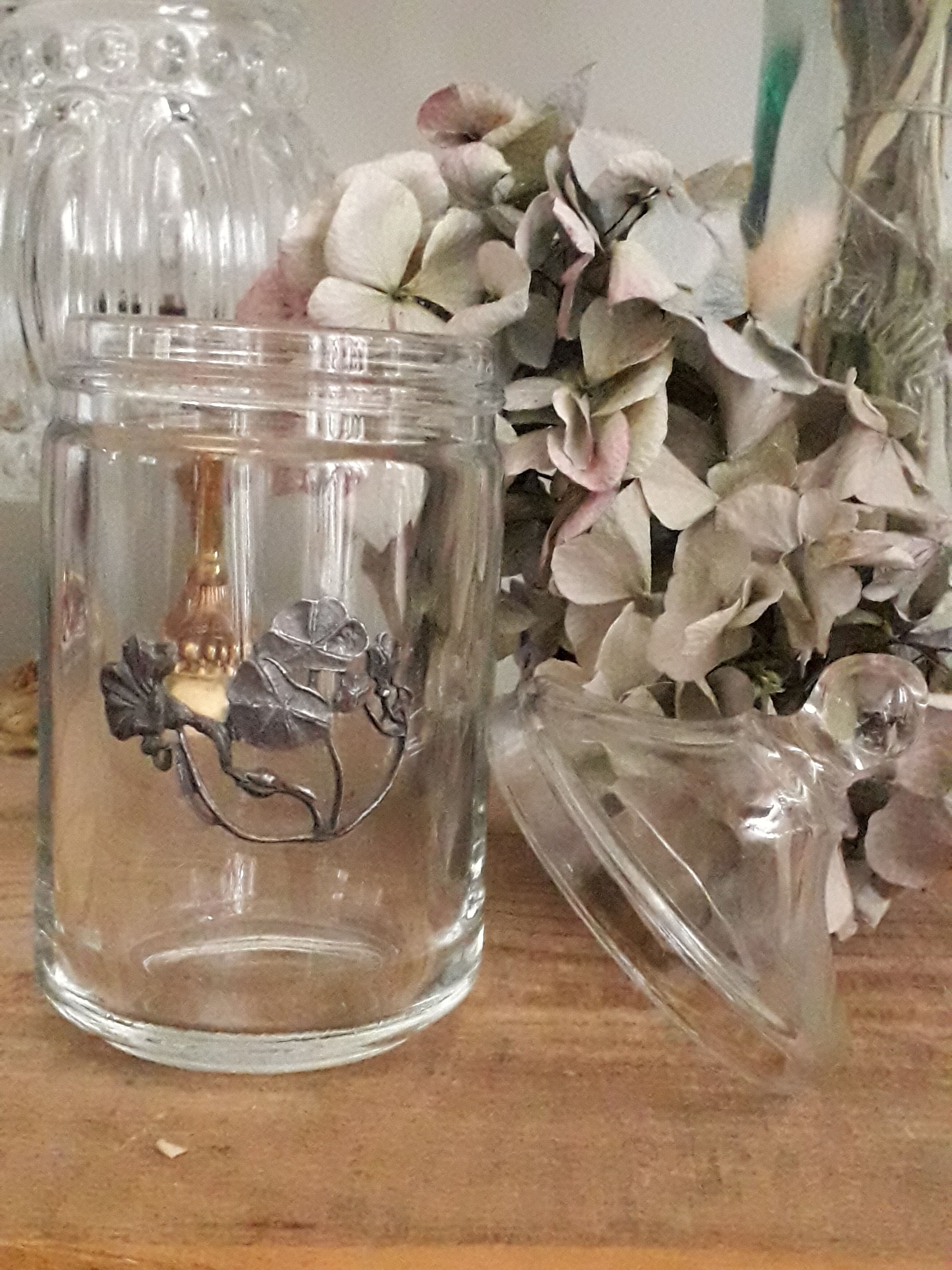 Glass jar