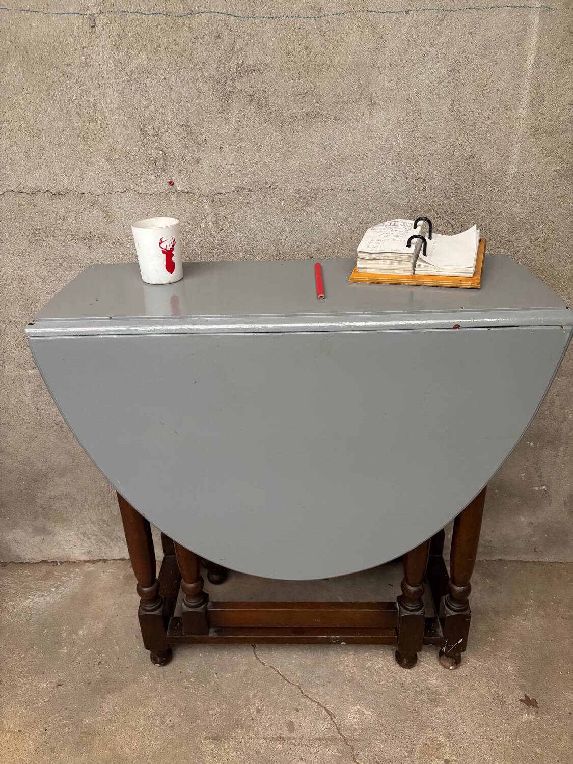 Table ovale en bois avec rabats