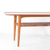 Table basse en bois et rotin