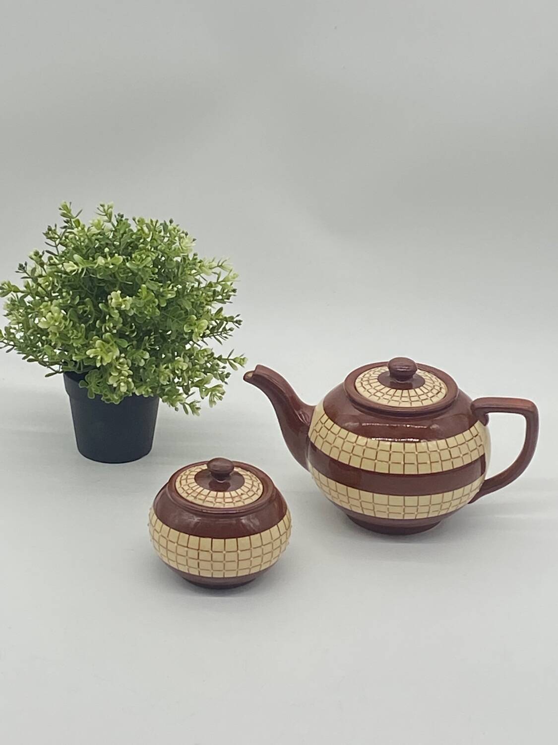 Longchamp France teapot and sugar bowl set vintage Colmar