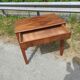 Bureau table des années 50 Art Déco tiroir en façade