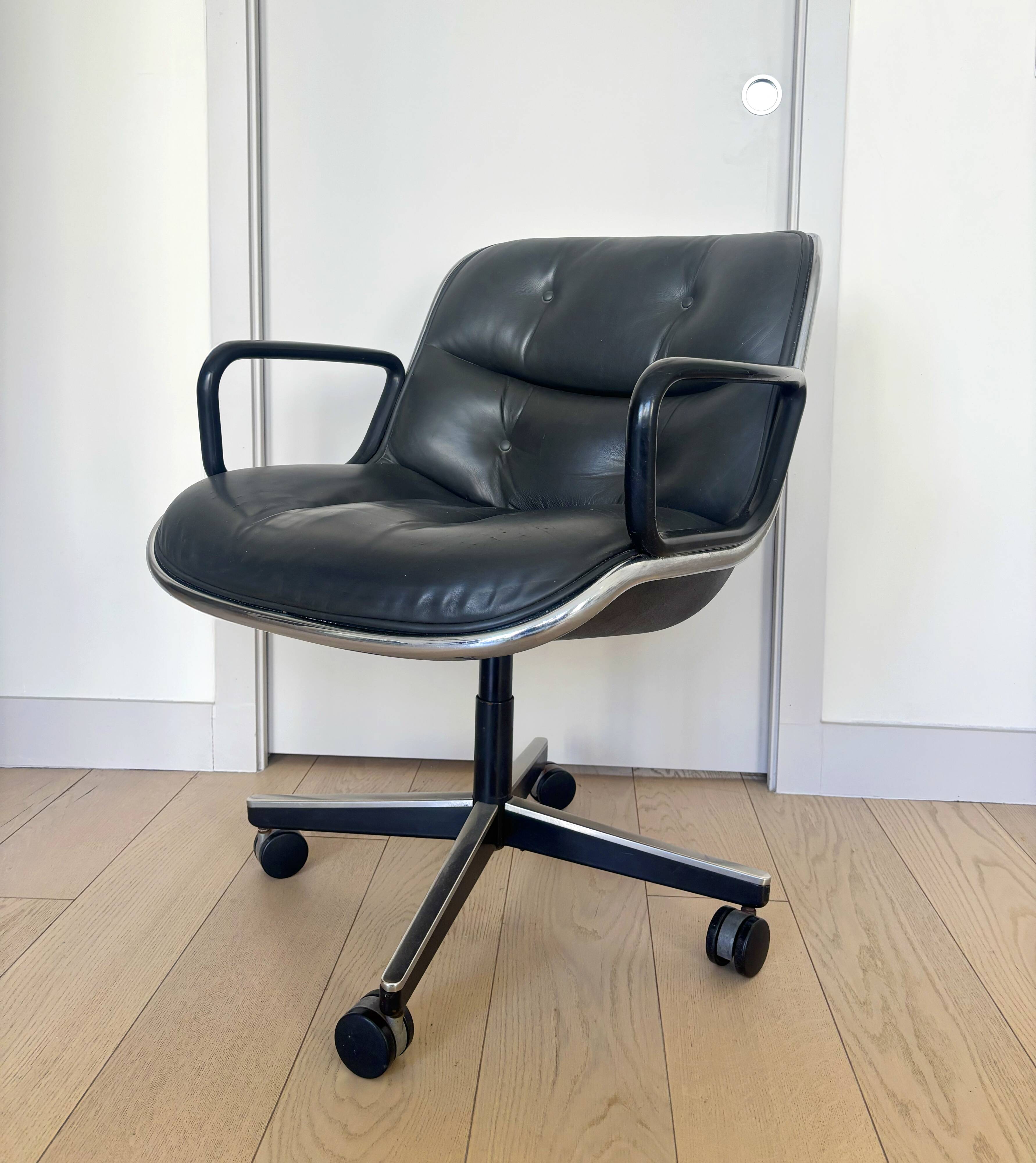 Pollock executive armchair, published by Knoll, edition 1980.