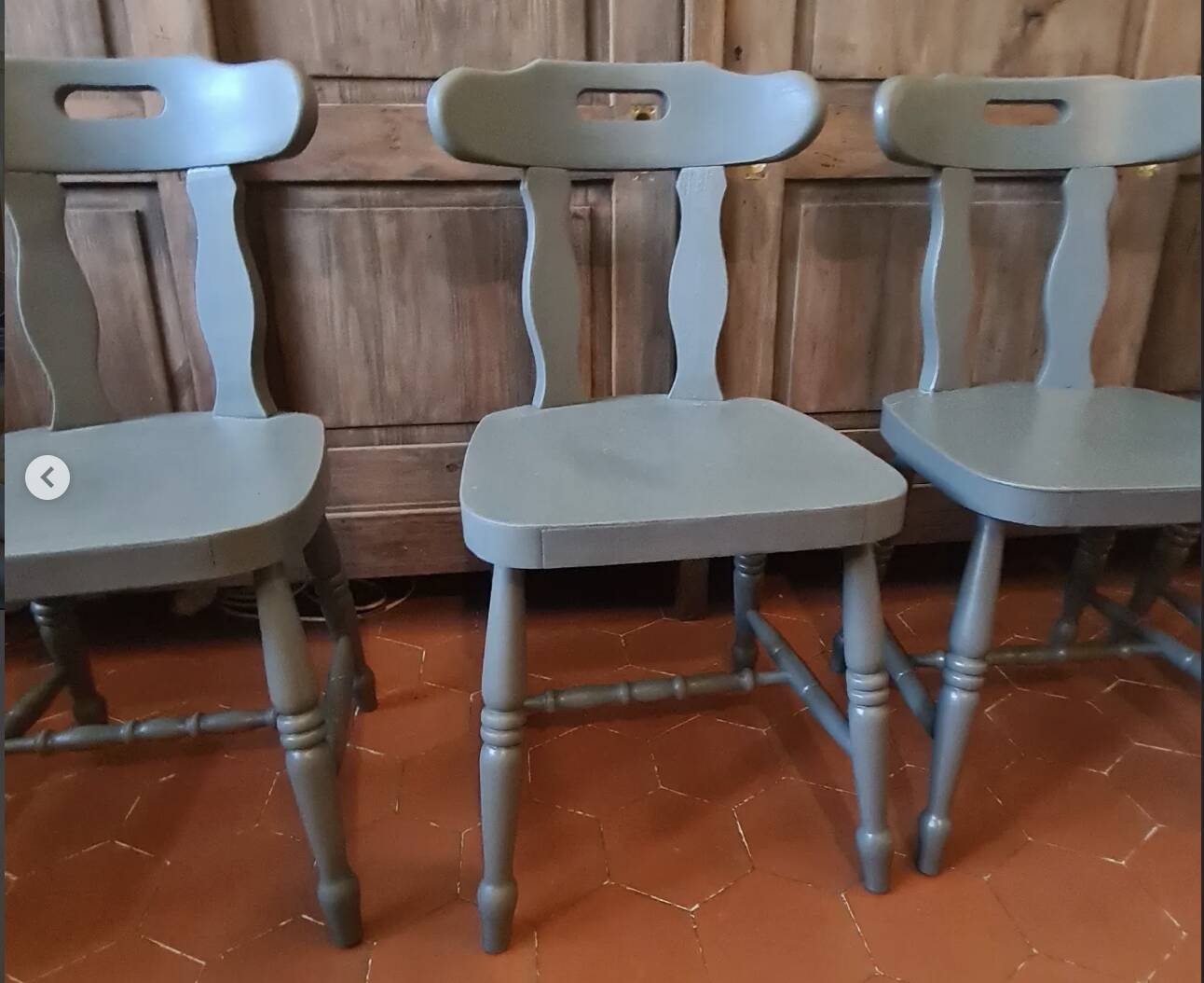 Série de 4 chaises bistrot anciennes en chêne GRISE