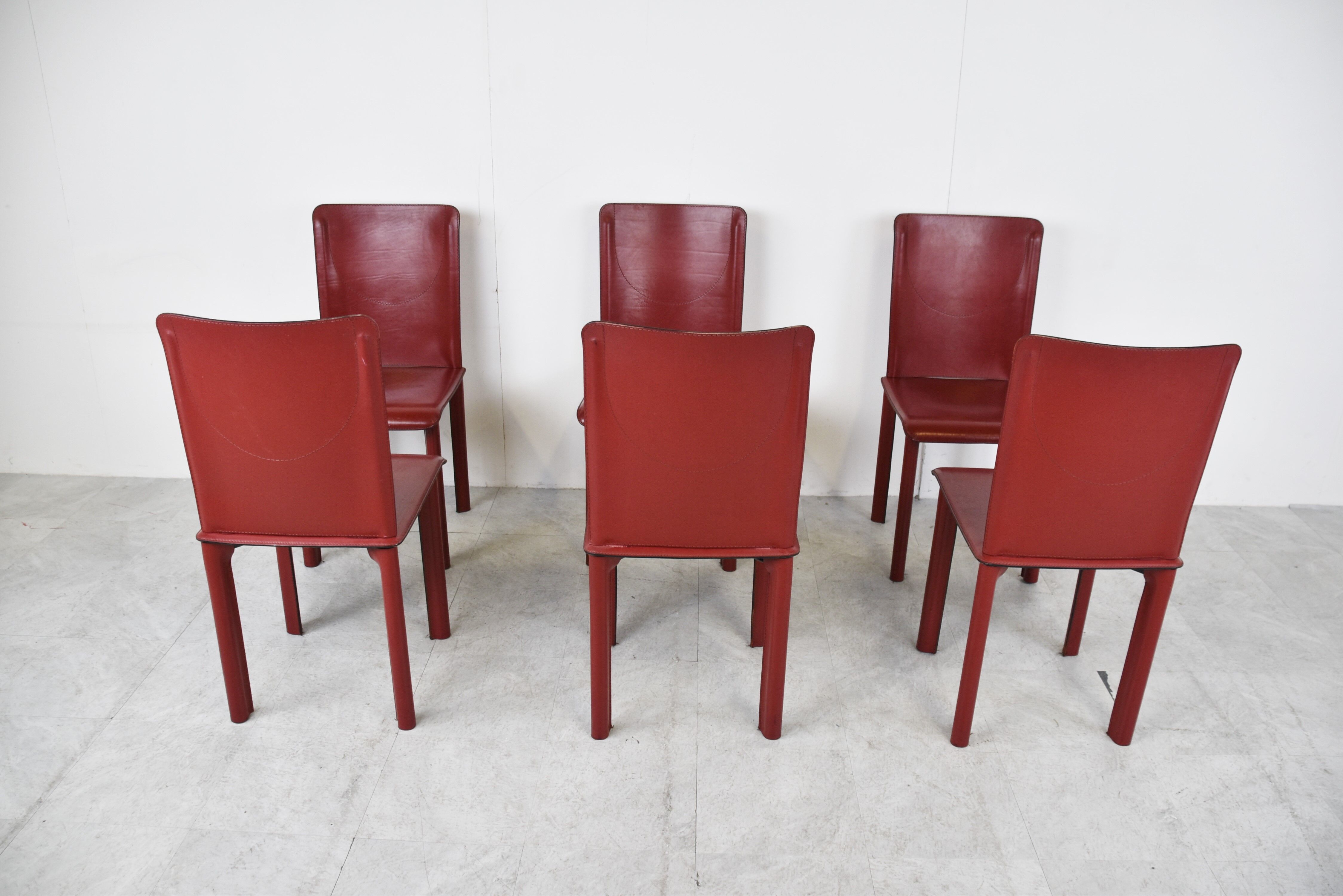 Lot de 6 chaises de salle à manger en cuir rouge fabriquées en Italie, années 1980