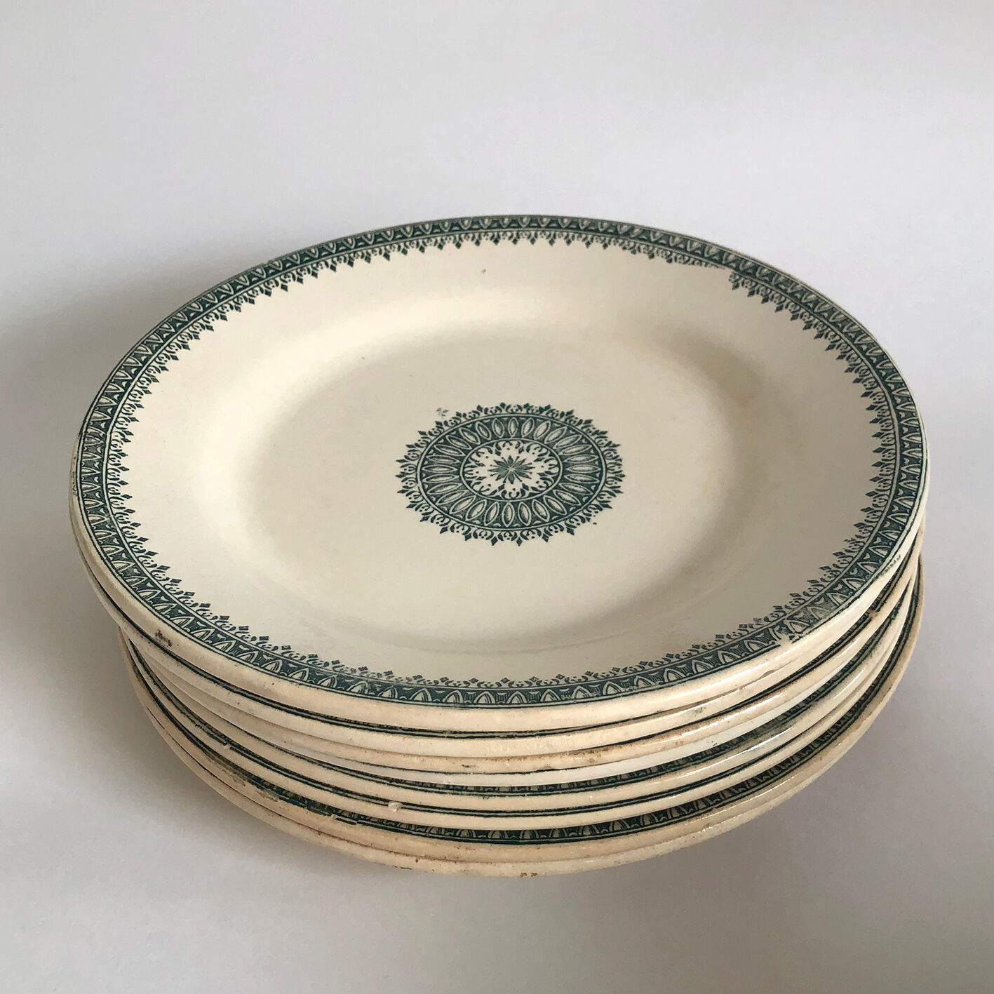 Old flat plates Creil Montereau