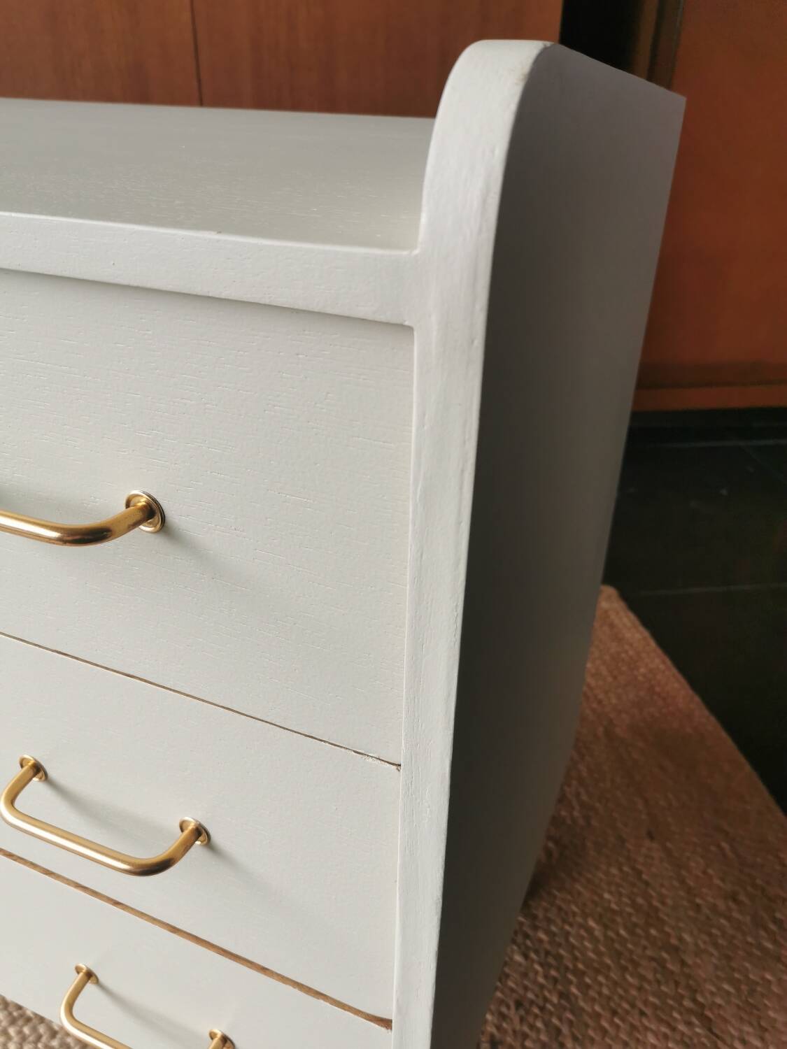 Commode vintage pieds compas