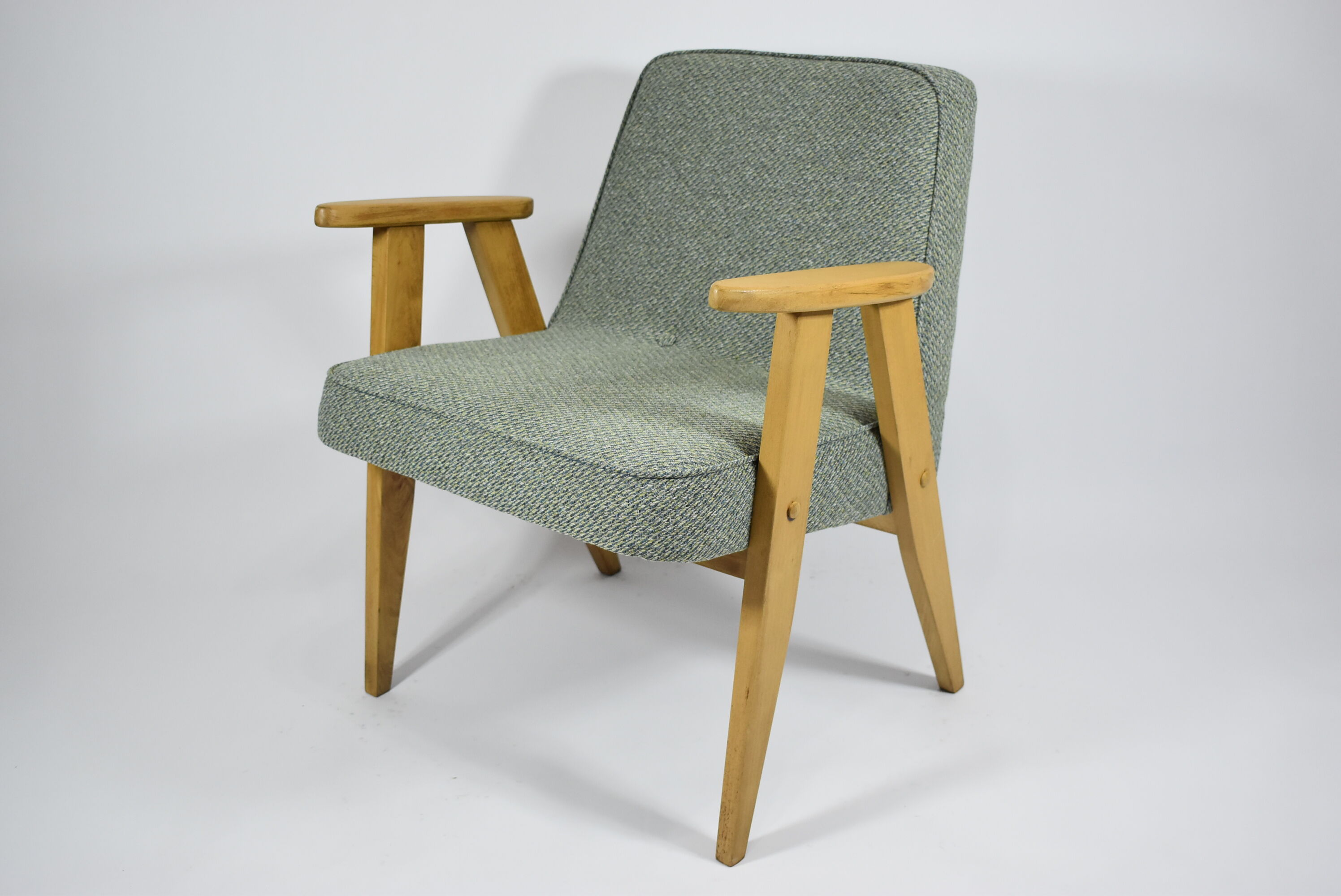 Armchair 366, designer J. hierowski, oak wood, green