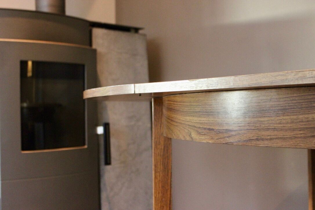 able to eat vintage round in formica imitation teak, with hidden extension, Scandinavian style