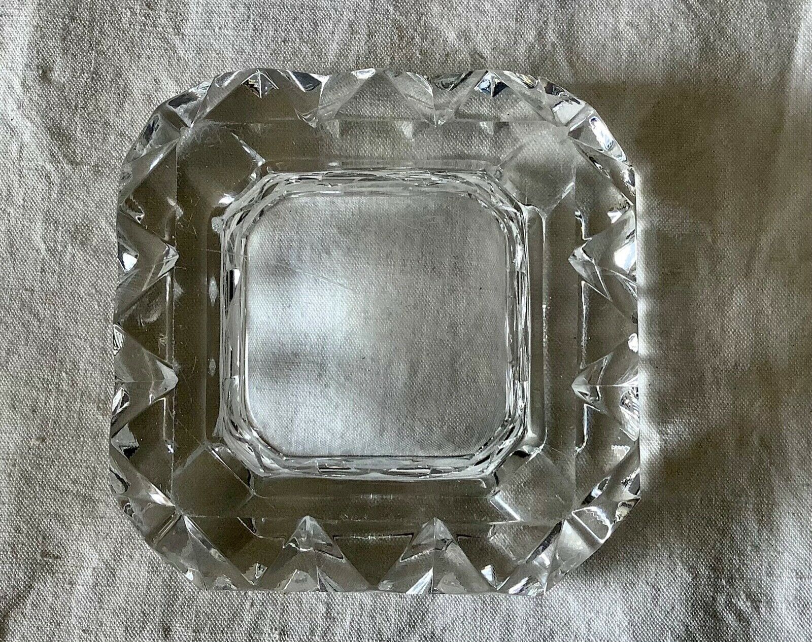 Cendrier en cristal taillé signé Val Saint Lambert