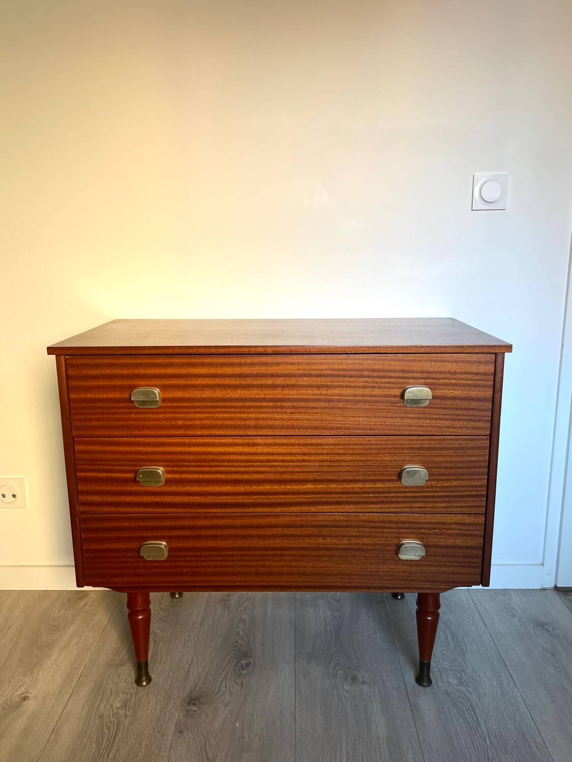 Commode vintage bois pieds compas