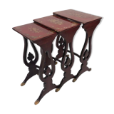 Series of three red lacquered nesting tables with gold decoration in Asian style, nineteenth