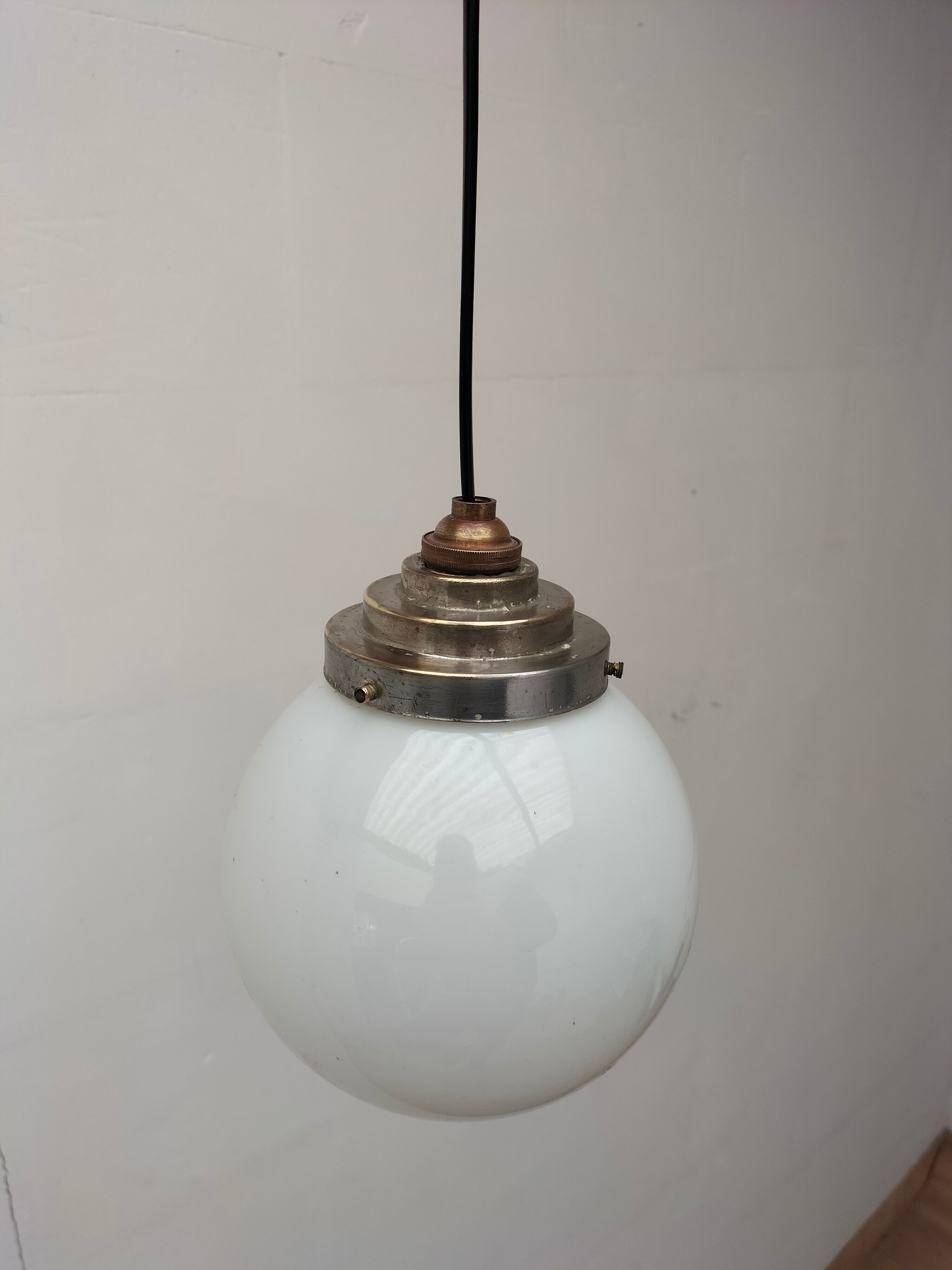 Suspension ball opaline