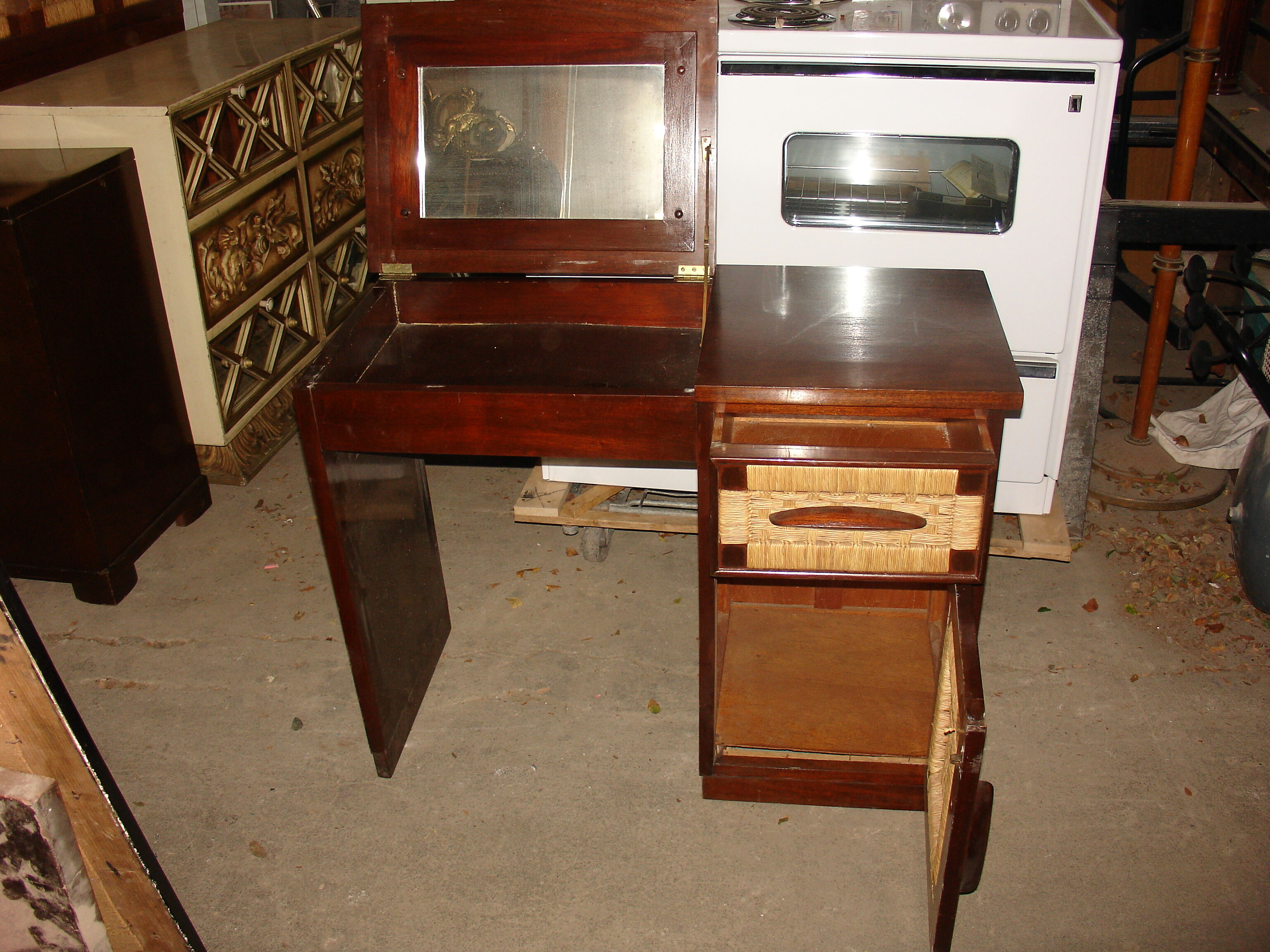 Dressing table in mahogany and straw, made in Mexico in 1959