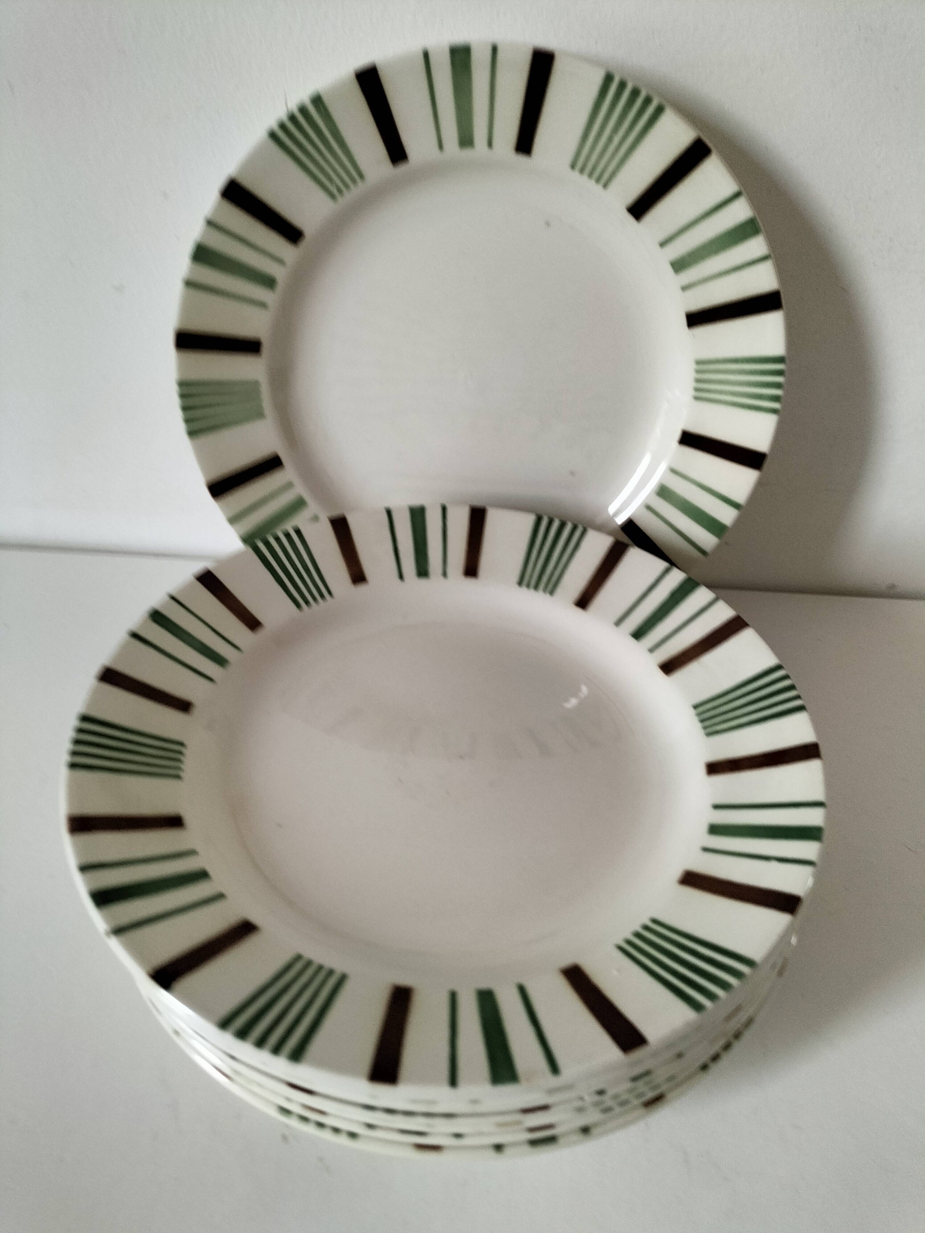 8 vintage flat plates Sarreguemines Digoin model 5329