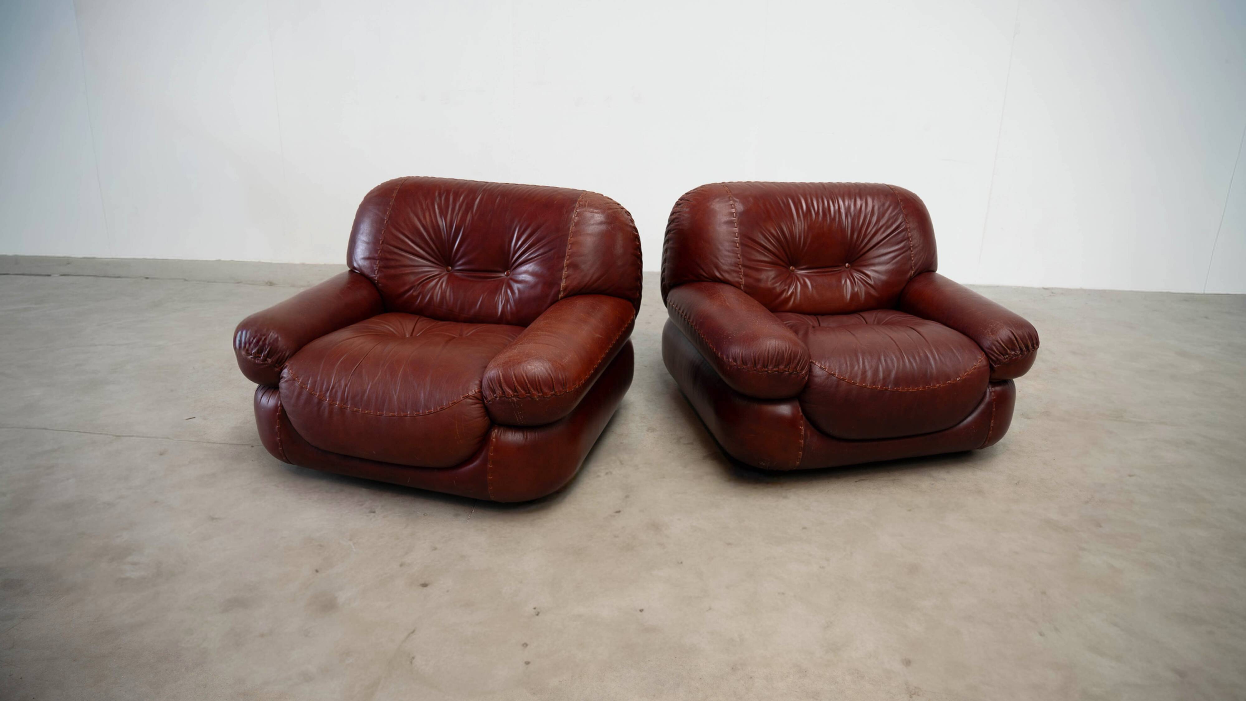 Set of two leather Sapporo lounge chairs by Mobil Girgi