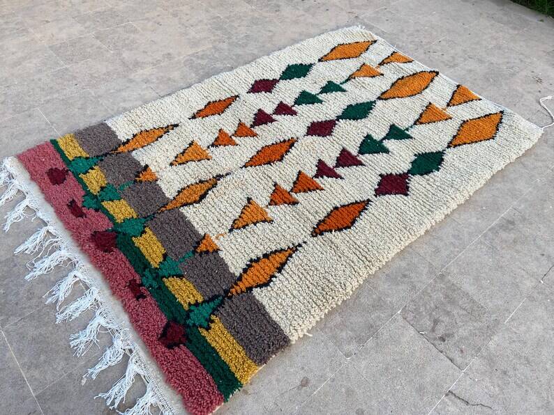Traditional wool rug 250cm x 150cm