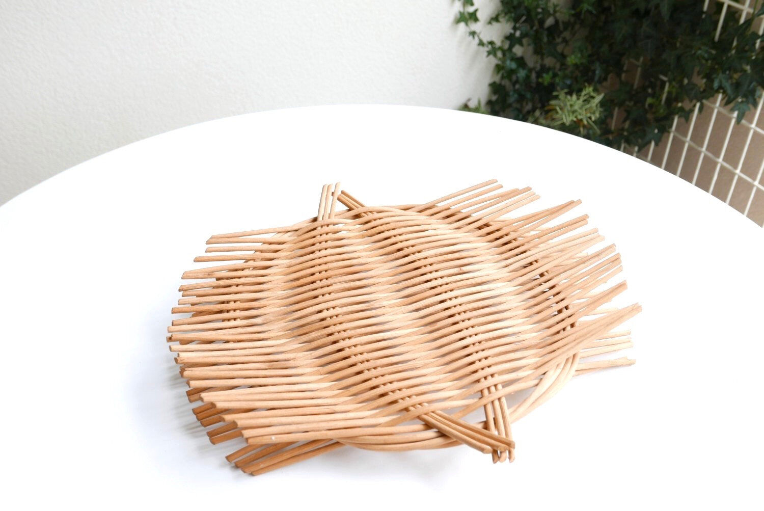 Wicker tray, 70