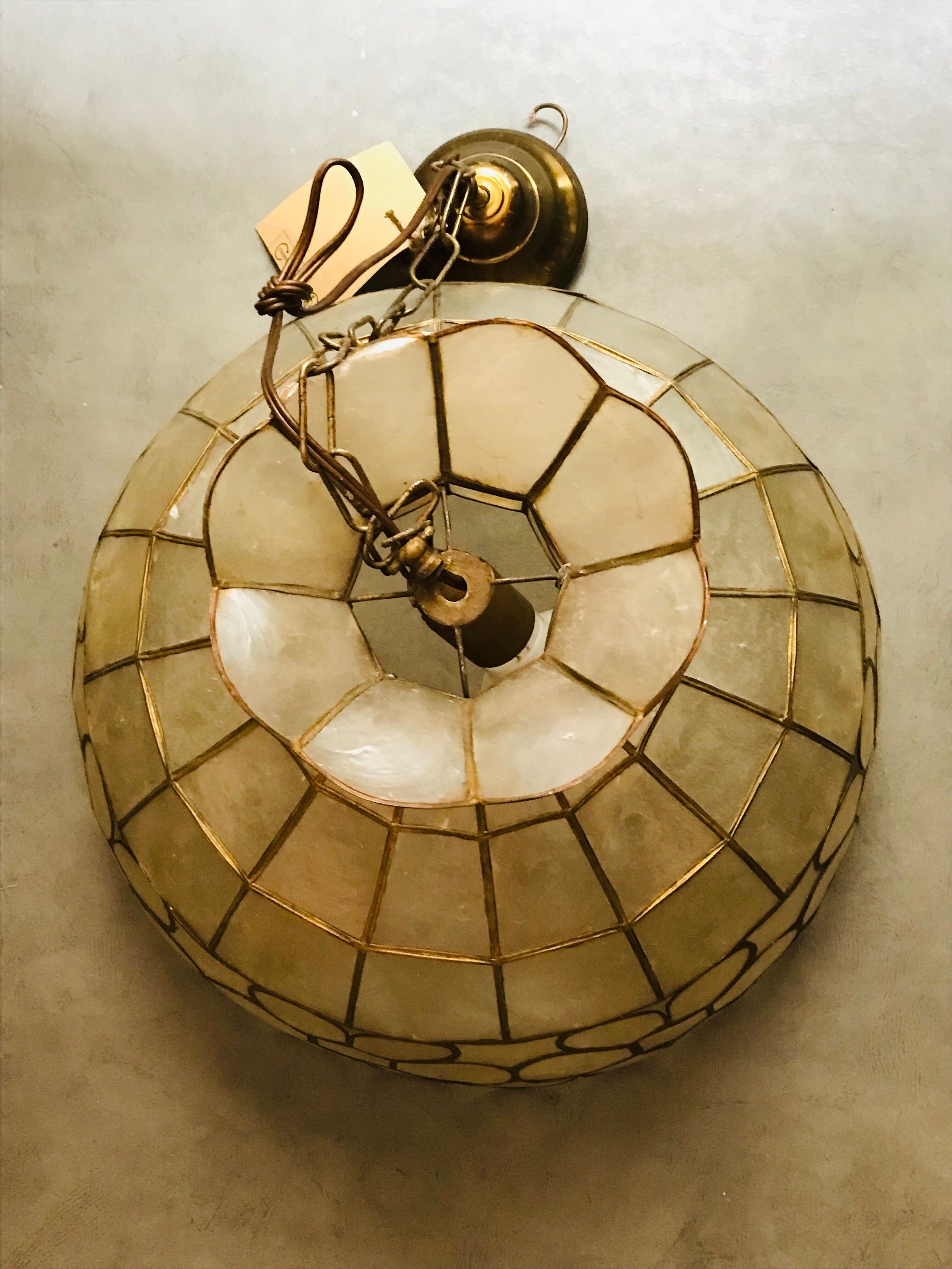 Mother-of-pearl chandelier and brass shape flower 70s