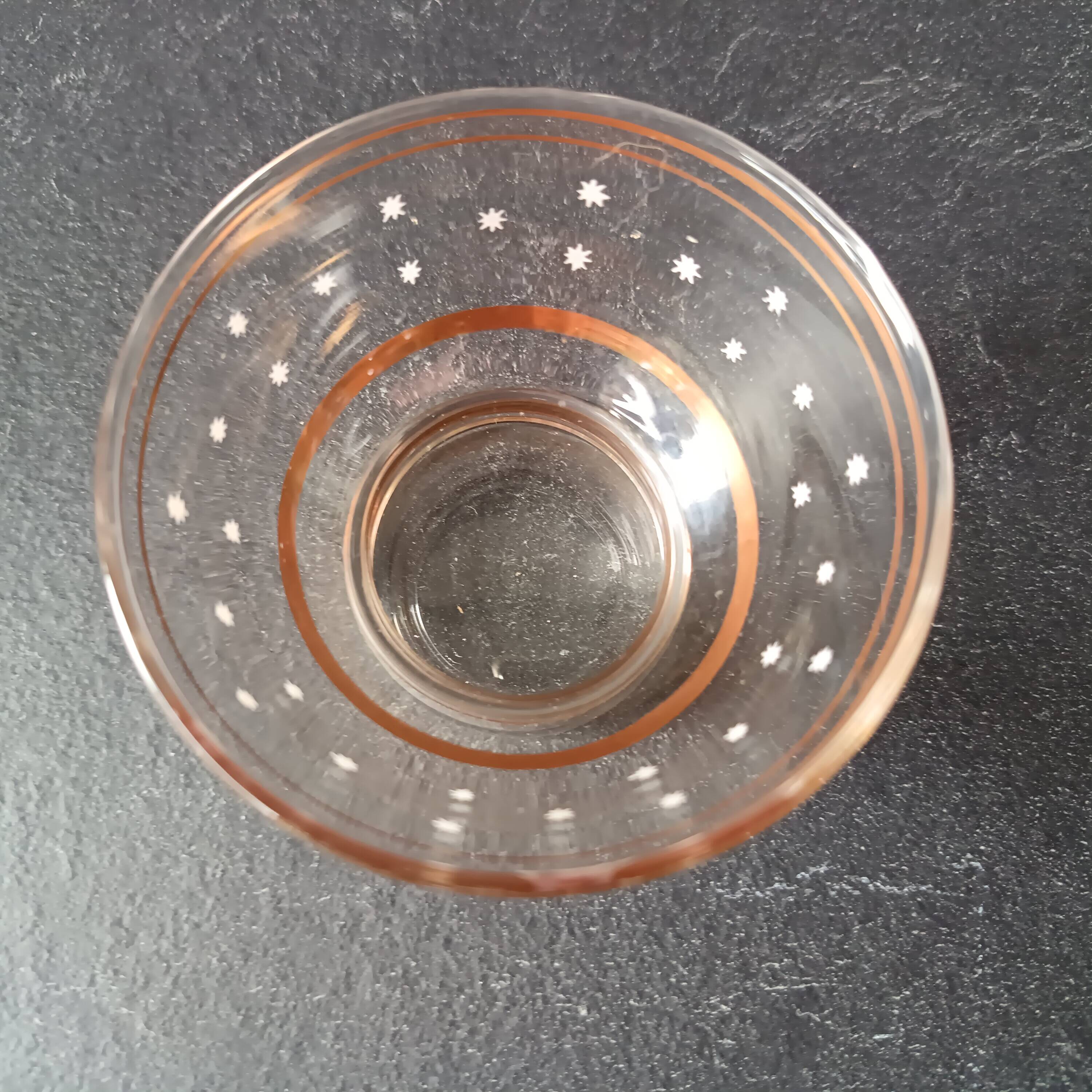6 vintage champagne glasses from the 50s with gold trim and white stars