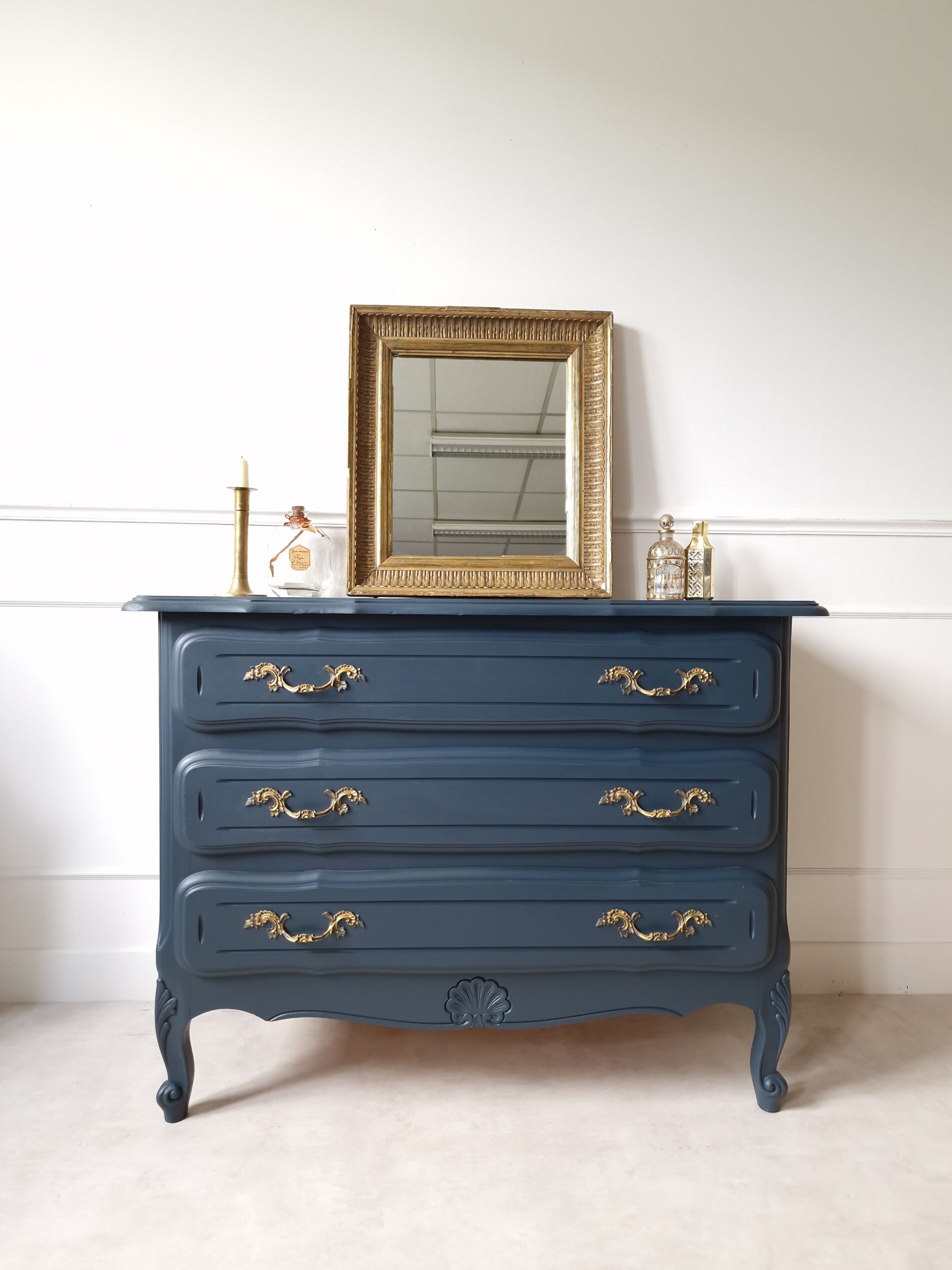 Commode bleue