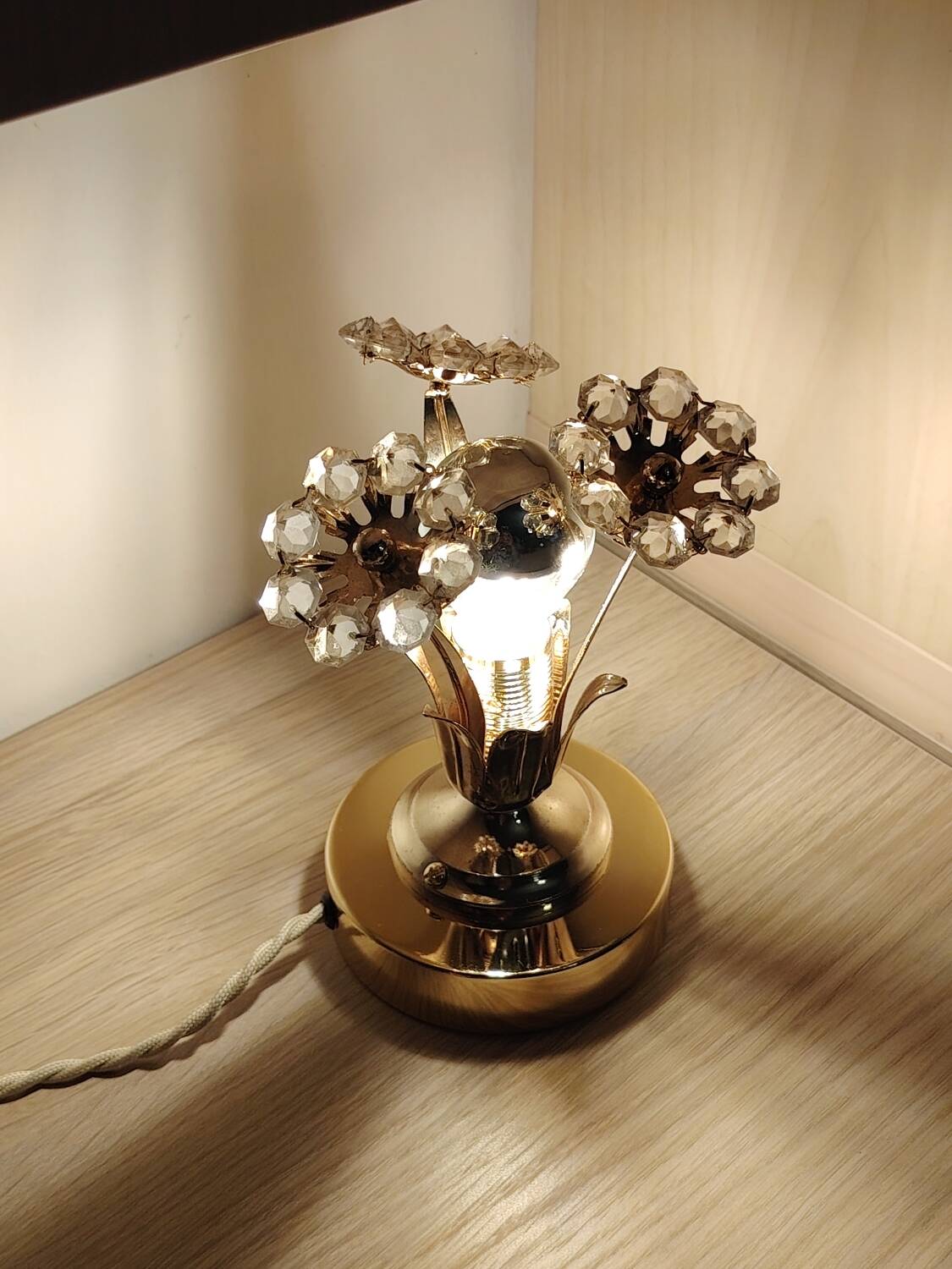 Italian gilded flower lamp