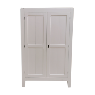 White cabinet