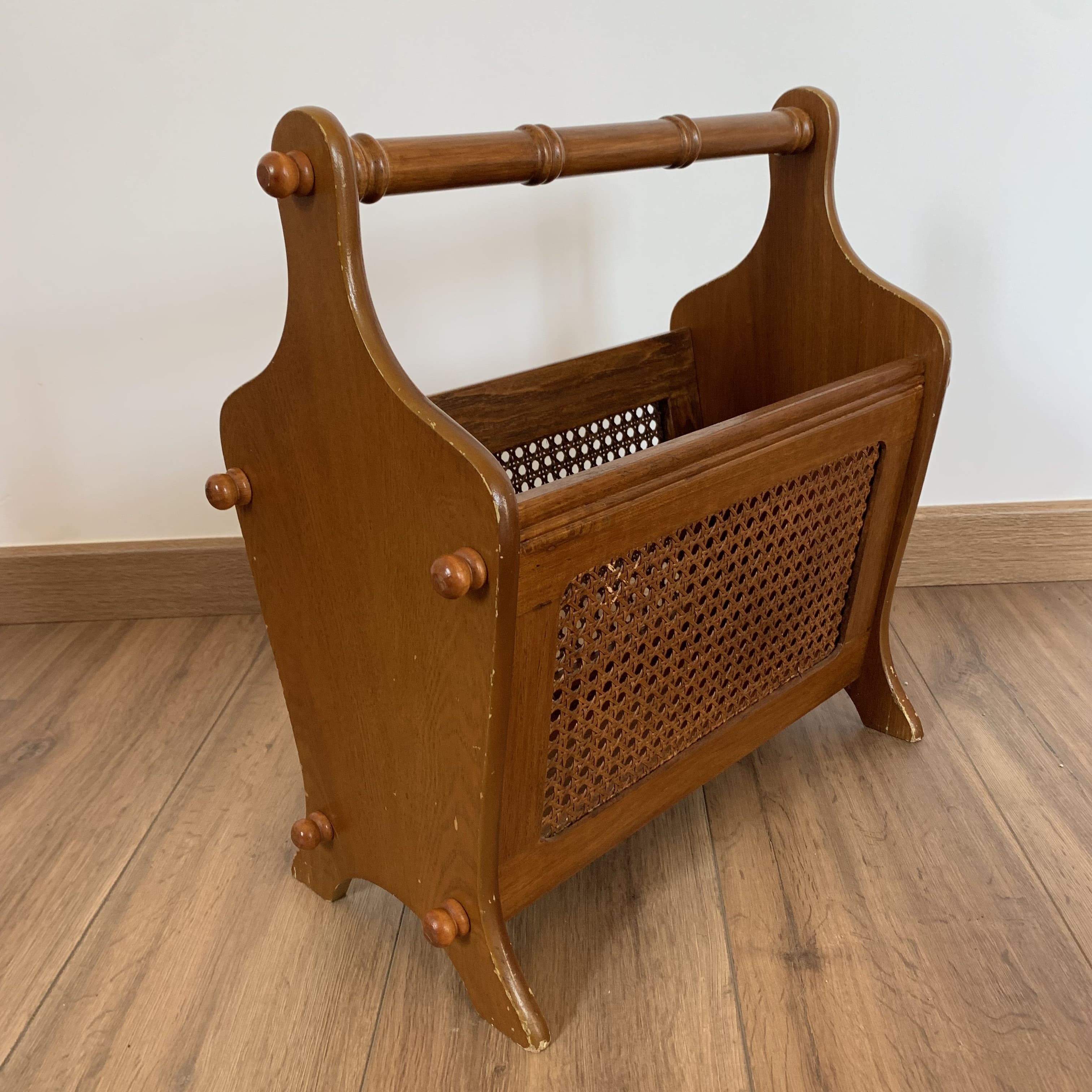 Magazine holder