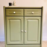 Wooden chest of drawers