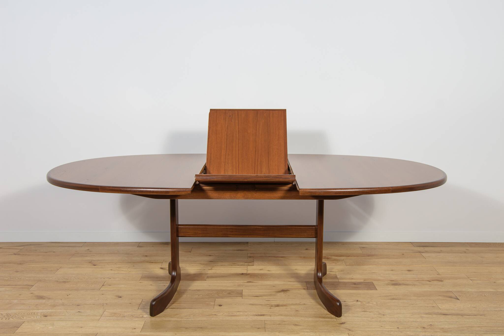 Mid-Century Oval Dining Table in Teak from G-Plan, United Knigdom, 1960s