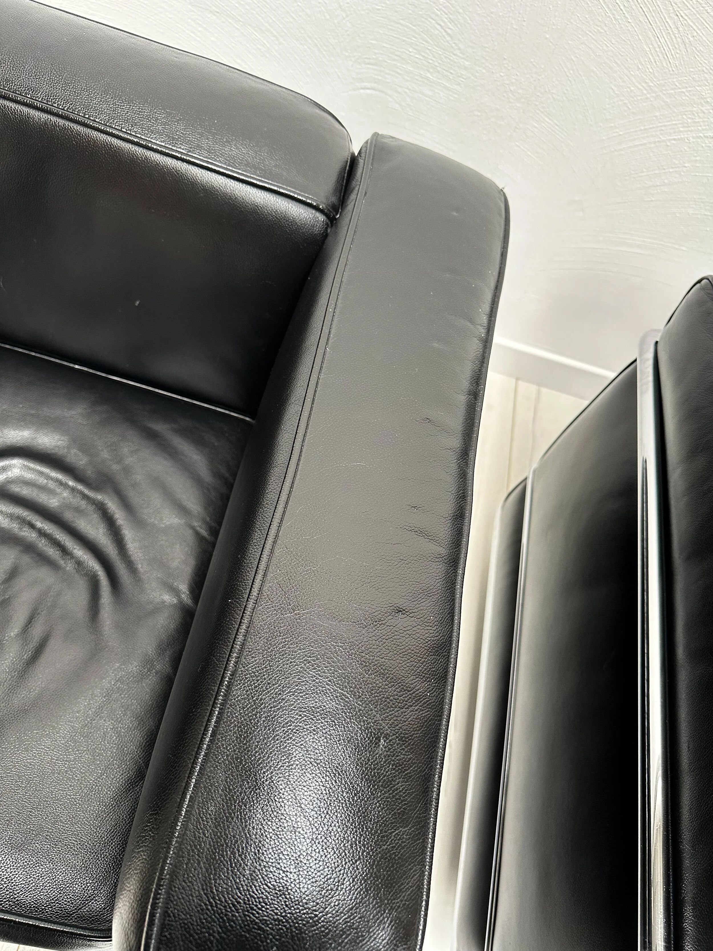 ‘90s Vintage LC2 Armchairs by Le Corbusier &Charlotte Perriand  for Cassina