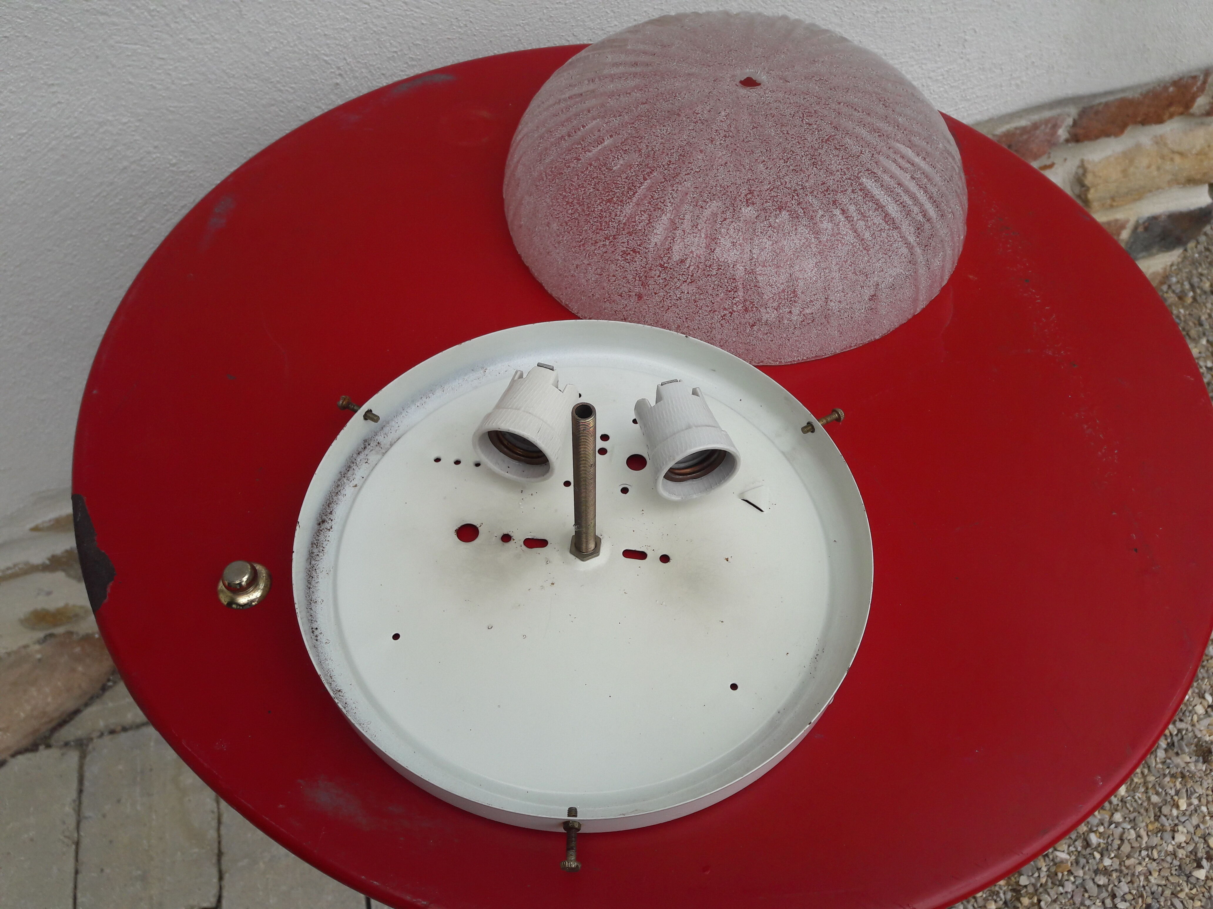 Round ceiling lamp in chiseled glass