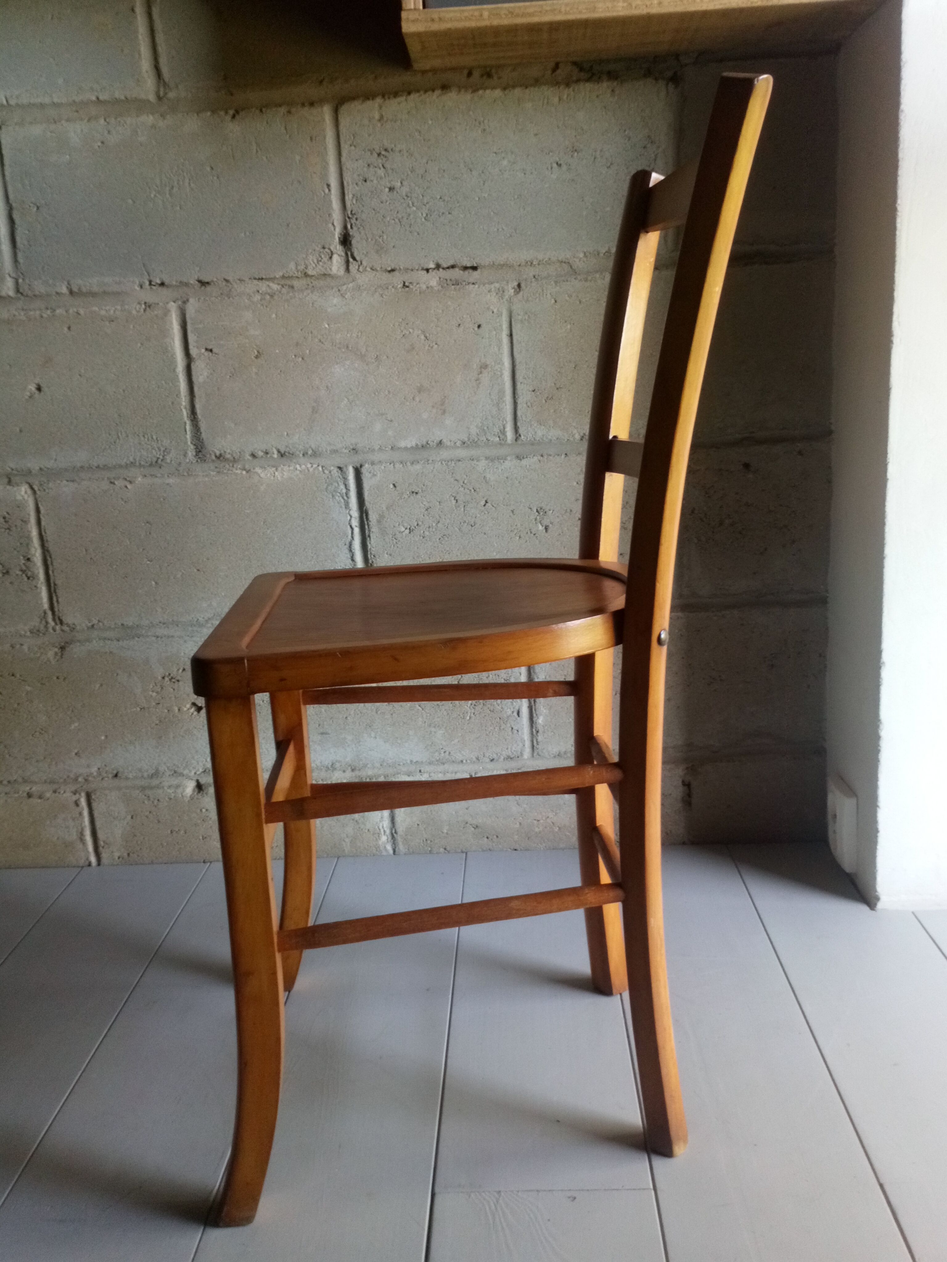 Blond wooden bistot chair from the 50s.