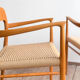 Paire de chaises de salle à manger modèle 56 par Niels O. Møller en chêne