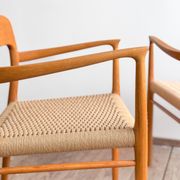 Paire de chaises de salle à manger modèle 56 par Niels O. Møller en chêne